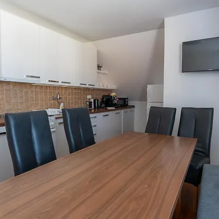Apartmanovy Dom Adriana *