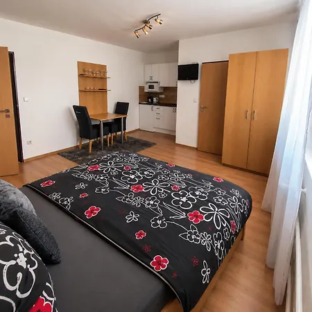 شقة Apartmanovy Dom Adriana *